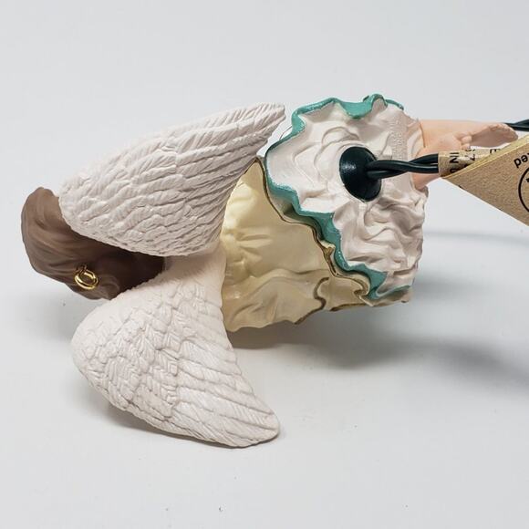 1995 Hallmark Lighting The Way Magic Keepsake Holiday Christmas Ornament. - Picture 5 of 8